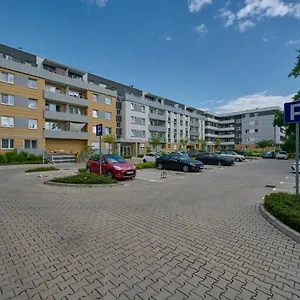 Spacious Suitable For Remote Work With Balcony & Parking By Renters Wrocław